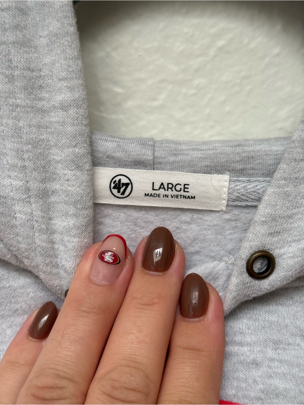 ‘47 Women’s Gray San Francisco 49ers Cropped Crewneck Hoodie and matching pants - Picture 6 of 9